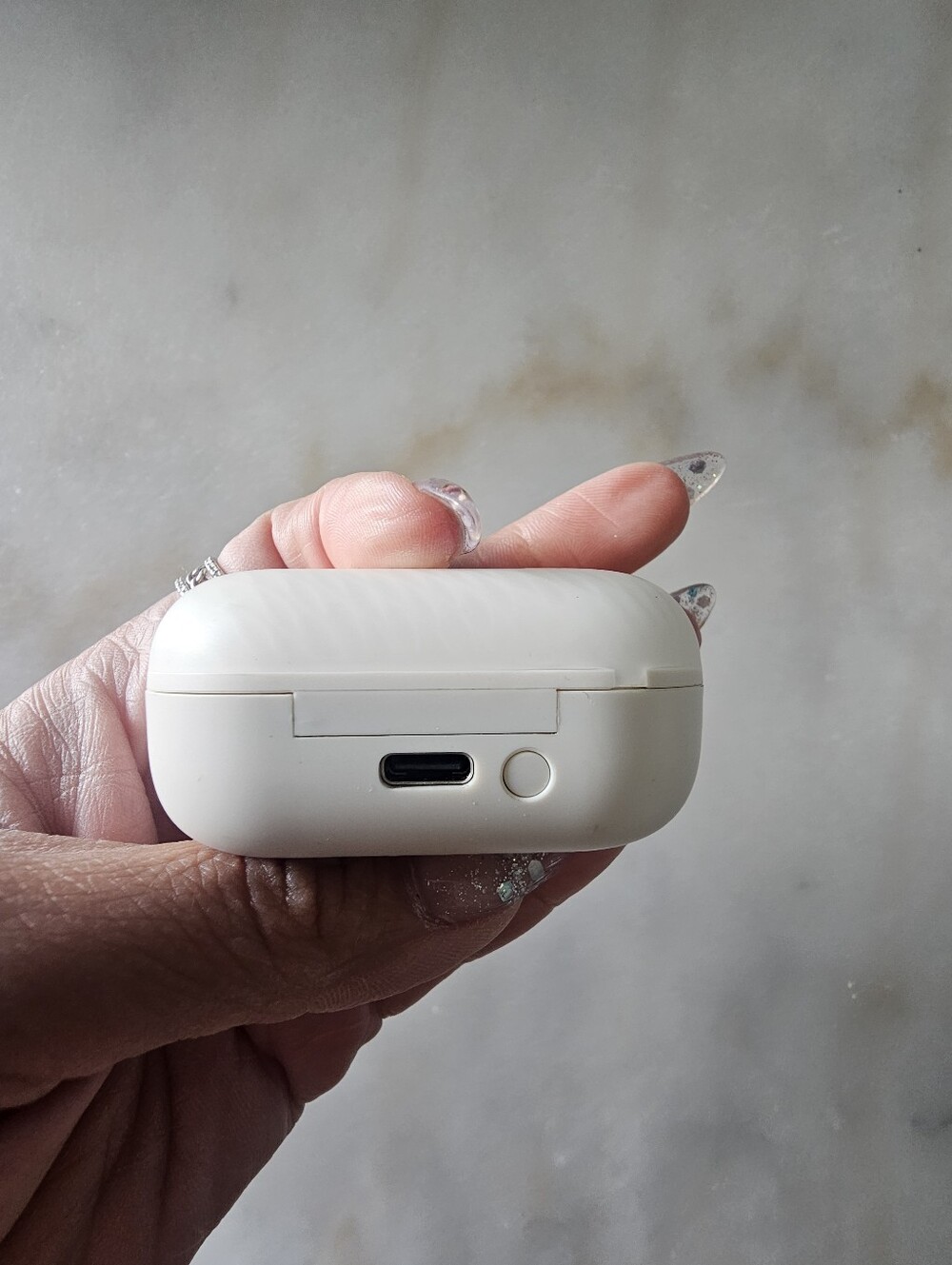 Hayday Wireless Earbuds with Charging Case - White - Picture 4 of 4